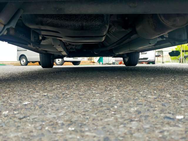 下廻りの防錆加工は多くの方が施工されてます。サビてフレームに穴が開く前にオプションで施工されることをお勧めいたします。融雪剤などから下回りを長期間、守ります。是非購入時ご検討ください