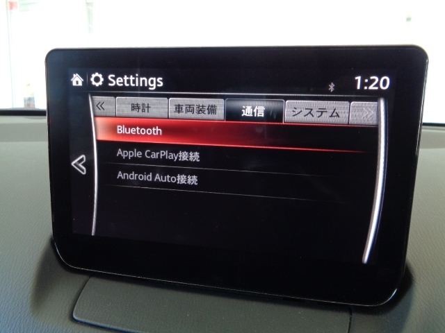 スマートフォンの機能やアプリをクルマ側のユニットで表示、操作することのできるCarPlay/AndroidAutoに対応しています。