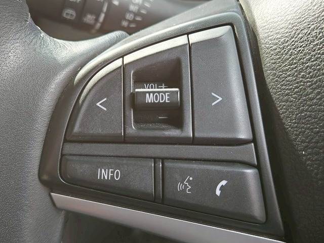ステアリングスイッチ搭載なので運転中手元でオーディオの操作が可能です。