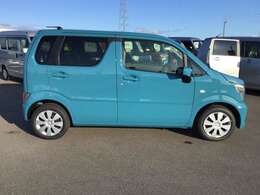 指定工場は別名民間車検場と呼ばれ、陸運支局に代わって車検（検査）を行うことができる工場です。そのため陸運局と同じ検査ラインを自社の工場に持っています。実際の車検の検査を自社で行うことができます。