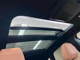 人気オプションのサンルーフ装備！車内も明るくなりドライブがより一層楽しくなります♪