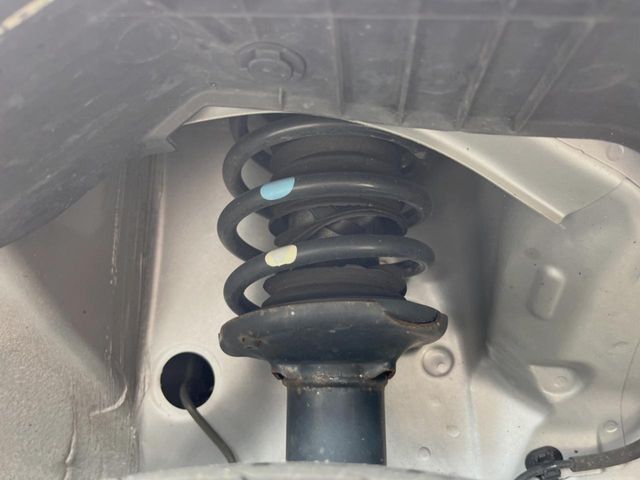 お車を安心してお乗りいただく為には、足回りの定期点検が欠かせません。サービスサポート（有償保証）では無料点検もご提供しており、安心のカーライフをお過ごしいただけるサポート体制が整っています。