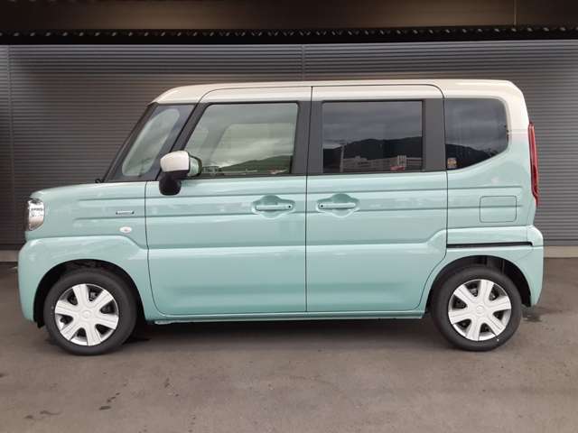 パワースライドドアなので乗り降りや荷物の積み下ろしも楽々です！