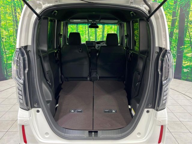 普段のお買い物や通勤、送迎等に十分な荷室スペースを確保しております。セカンドシートを倒すと、大きな荷物の積載も可能です♪