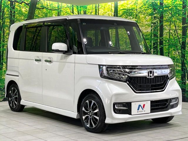 大好評のボディコーティング「弾スプラッシュコート」もご納車までに施工可能。通常のガラスコートと異なる、耐久年数6年の無機質ガラスコーティングが、ボディをキレイな状態に保ってくれます。