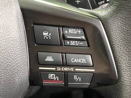 【全車速追従機能付クルーズコントロール】高速道路での長距離走行が楽に！！自動で速度を保つクルーズコントロールが、衝突軽減システムと連携し、前方の車両を感知して車間を保つように速度調節してくれます！！