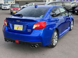 ケーユーでは納車前整備・保証を充実させるため、一般的な中古車販売店と異なり、整備費用を別建てで考えています。納車前整備を実施頂いた車両には電装品や消耗品を含む4か月の基本保証が付いてきます。