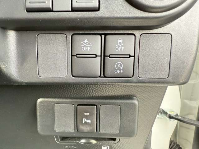 車線逸脱警報やエマージェンシーブレーキ等の安全装備が盛りだくさんです