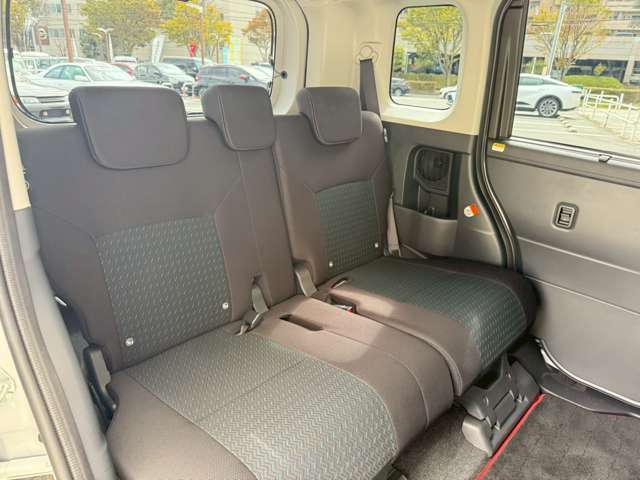 後席の膝元の広さは必見です！！是非、現車で確認して下さい☆