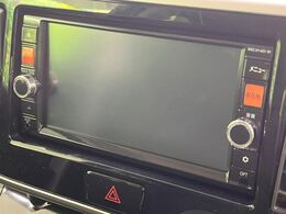 【純正7インチナビ】人気の純正ナビを装備しております。ナビの使いやすさはもちろん、オーディオ機能も充実！キャンプや旅行はもちろん、通勤や買い物など普段のドライブも楽しくなるはず♪