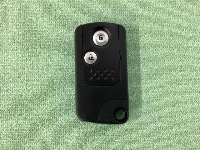 スマートキーを装備しています。鍵を差し込むことなくドアロックの開け閉めができます。