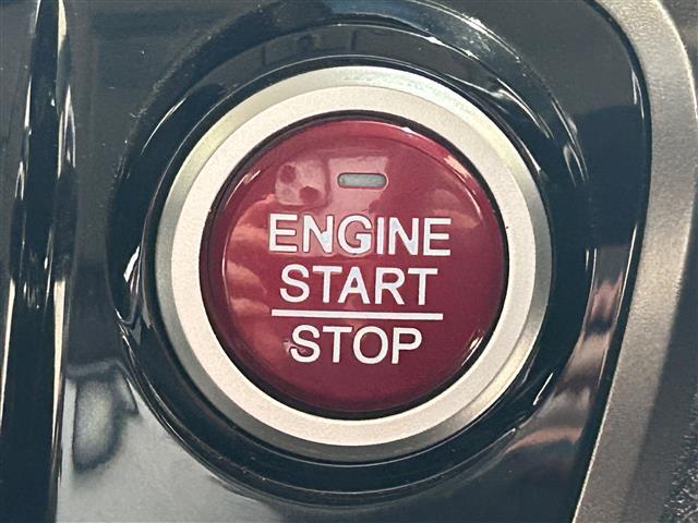 【　スマートキー　プッシュスタート　】鍵を挿さずにポケットに入れたまま鍵の開閉、エンジンの始動まで行えます。