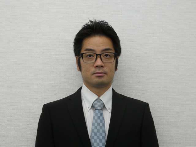 セールスアドバイザーの小島　悠（コジマ　ユウ）と申します。このたびは、弊社取扱い車両をご覧頂き、誠にありがとうございます。ご満足頂けるお車のご提案を致します！ご来店心よりお待ち申し上げております！