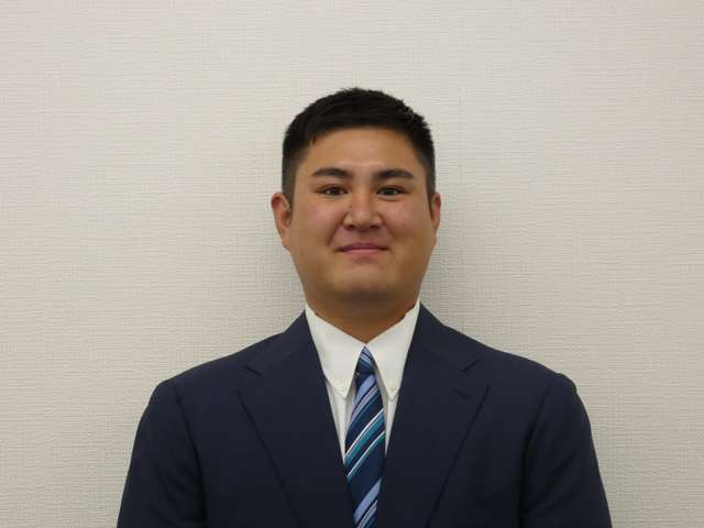 セールスアドバイザーの岡堀　朱樹（オカボリ　シュナ）と申します。このたびは、弊社取扱い車両をご覧頂き、誠にありがとうございます。ご来店を心よりお待ちしております！