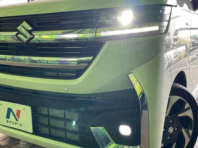 【LEDヘッドライト】悪天候や夜間走行時も良好な視界を確保し安心して運転できる高輝度LEDヘッドライトを装備！点灯速度が早く、消費電力も抑えられています。