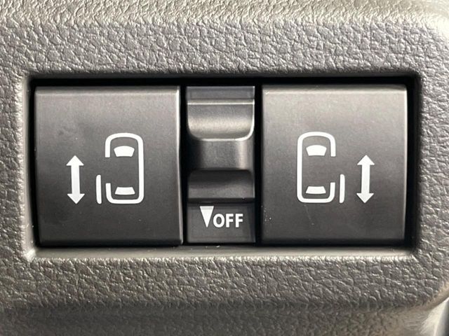 【両側パワースライドドア】スマートキーや運転席のスイッチで後席両側スライドドアの開閉が可能♪電動だから力を入れてドアを開ける必要が無く、小さなお子様でも簡単に開け閉めでき快適です♪