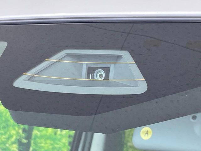 【スズキ　セーフティサポート】走行中に前方の車両等を認識し、衝突しそうな時は警報とブレーキで衝突回避と被害軽減をアシスト。より安全にドライブをお楽しみいただけます。
