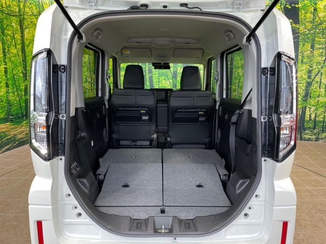 普段のお買い物や通勤、送迎等に十分な荷室スペースを確保しております。セカンドシートを倒すと、大きな荷物の積載も可能です♪