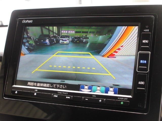 バックをするとき自動でリアの様子が映る『リアカメラ』付き！ナビ画面で確認しながらバックができますから安心ですね。でも、目視も大切ですよ！安全第一でお願いします！
