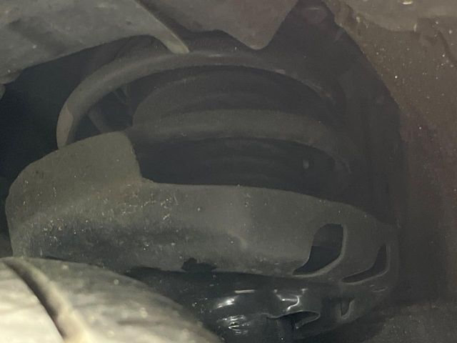 お車を安心してお乗りいただく為には、足回りの定期点検が欠かせません。サービスサポート（有償保証）では無料点検もご提供しており、安心のカーライフをお過ごしいただけるサポート体制が整っています。
