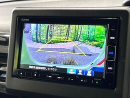 【バックカメラ】駐車時に後方がリアルタイム映像で確認できます。大型商業施設や立体駐車場での駐車時や、夜間のバック時に大活躍！運転スキルに関わらず、今や必須となった装備のひとつです！