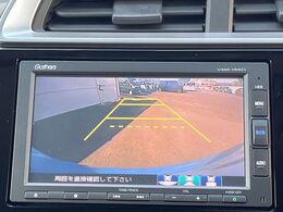 【バックカメラ】駐車時に後方がリアルタイム映像で確認できます。大型商業施設や立体駐車場での駐車時や、夜間のバック時に大活躍！運転スキルに関わらず、今や必須となった装備のひとつです！
