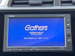 【純正ナビ】人気の純正ナビを装備しております。ナビの使いやすさはもちろん、オーディオ機能も充実！キャンプや旅行はもちろん、通勤や買い物など普段のドライブも楽しくなるはず♪