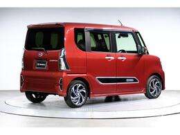 四角いボディは広大な室内スペースのに加えて、運転時の見切りも良好！