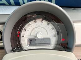 メーターパネルはホワイト色のシンプルでお洒落なデザイン！