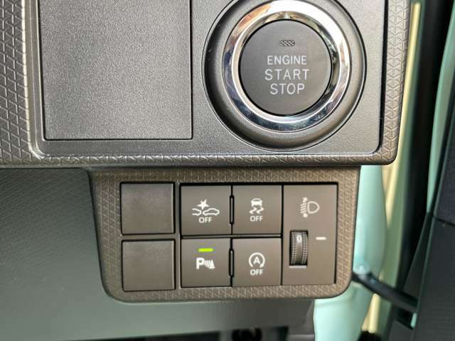 プッシュスタート標準装備です。カギを挿さずにエンジンの始動からドアの開け閉めまで出来てしまうスマートキーの仕様になっている為、カギを探す手間がありません。