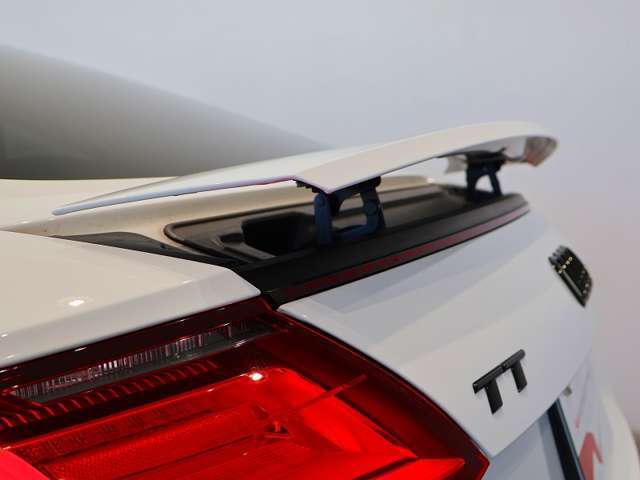 アウディ TT クーペ 45 TFSI クワトロ Sラインパッケージ 4WD