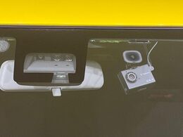 【スズキ　セーフティサポート】走行中に前方の車両等を認識し、衝突しそうな時は警報とブレーキで衝突回避と被害軽減をアシスト。より安全にドライブをお楽しみいただけます。