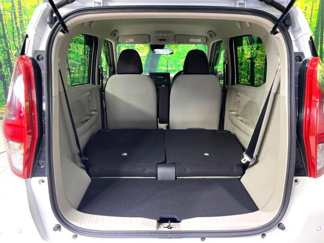 普段のお買い物や通勤、送迎等に十分な荷室スペースを確保しております。セカンドシートを倒すと、大きな荷物の積載も可能です♪