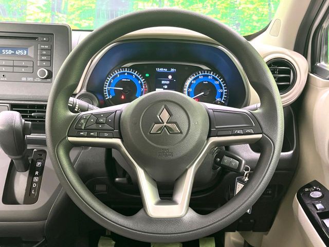 インテリアに合わせたデザインのステアリングは、運転される方のことも考え、運転しやすい形状、大きさです。是非一度、実際に触ってお確かめください。