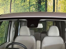 【三菱e-Assist】走行中に前方の車両等を認識し、衝突しそうな時は警報とブレーキで衝突回避と被害軽減をアシスト。より安全にドライブをお楽しみいただけます。