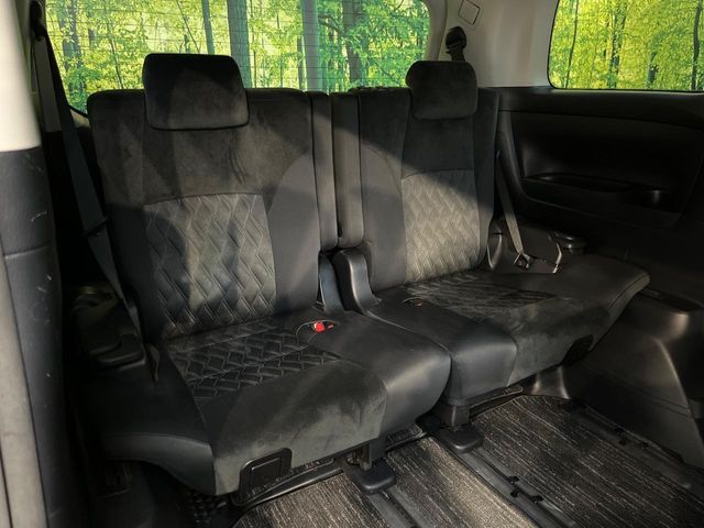 3列目シートはもちろん状態良好☆大人でもゆったりと座って頂けますので、大人数でのお出かけもラクラクです♪ご家族で、気の知れた仲間で、ドライブに行くのが楽しみですね♪