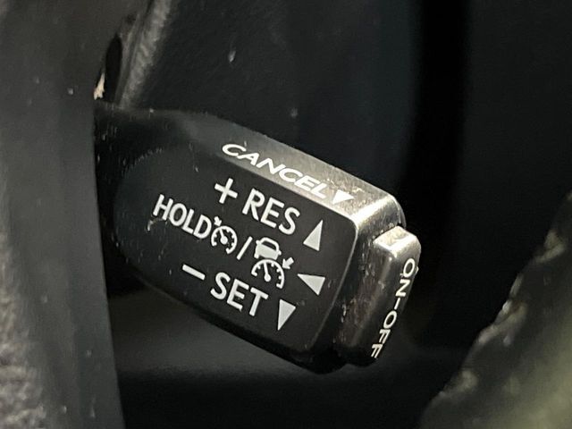 【レーダークルーズコントロール】高速道路での長距離走行が楽に！！自動で速度を保つクルーズコントロールが、衝突軽減システムと連携し、前方の車両を感知して車間を保つように速度調節してくれます！！