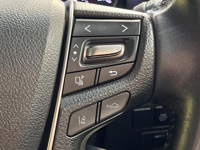 【トヨタセーフティセンス】走行中に前方の車両等を認識し、衝突しそうな時は警報とブレーキで衝突回避と被害軽減をアシスト。より安全にドライブをお楽しみいただけます。