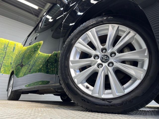 【純正18インチアルミホイール】外観にマッチした純正アルミホイールを装着しております。各種社外アルミホイールや、スタッドレスタイヤも取扱いしております。是非ご相談ください♪