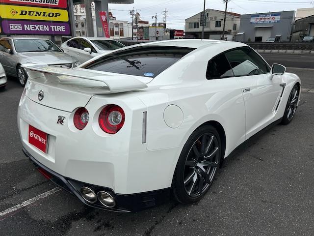 このお車と一緒に思い出を作りたい、そう思っていただける1台です。