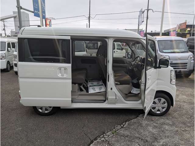 ☆当店商品の特徴☆　登録がされているお車で走行距離は10キロほどで誰も乗っていない車です！展示車はキズが付いてしまう場合もあるので直接ご確認くださいませ。