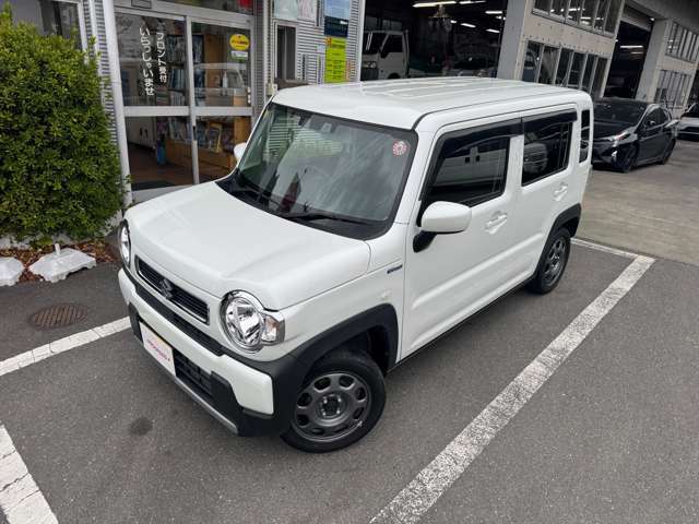 この度は、当社のお車をご覧頂き誠にありがとうございます。お車の状態や、装備の詳細はご連絡ください。担当者がご案内させていただきます