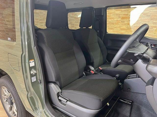 各ブランドのシートカバー取り扱っております、自慢の愛車をアレンジしましょう☆