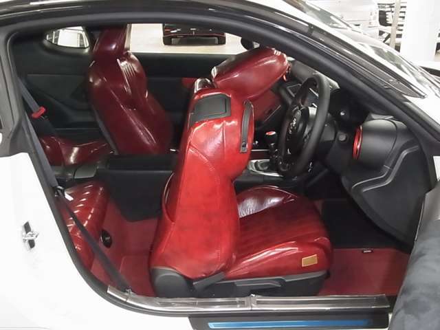 ご納車前のボディガラスコーティングも専門の業者が常駐しておりクオリティの高いコーティングを低価格にてご提供しております♪