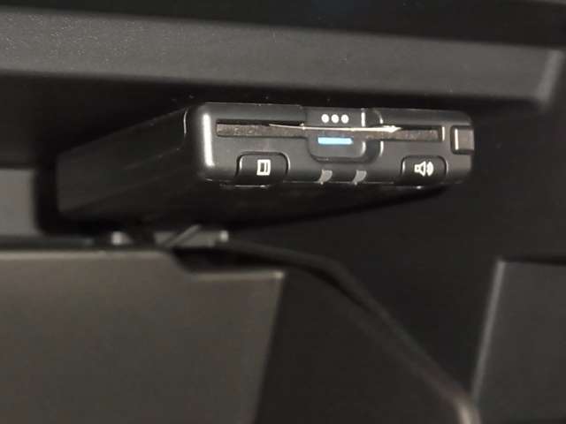 当社の展示車は全車両に”社団法人自動車公正取引協議会”の車両状態説明書を掲示しております。修復歴の有無は勿論、ドア等の外板の交換歴の有無までも表示☆口頭説明では無く書面にてお渡ししております♪