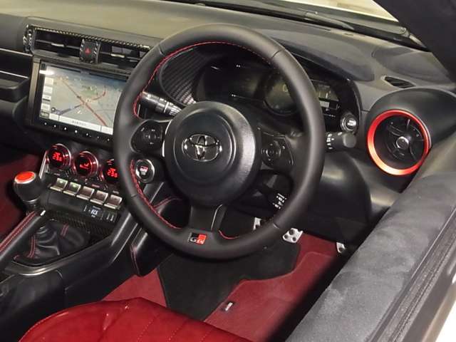 系列会社にメルセデスベンツ、BMW、VW、GMシボレー、クライスラー、スズキアリーナ等正規ディーラーを持つ当社ならご納車後の整備のノウハウも御座いますので安心してお乗り頂けます。