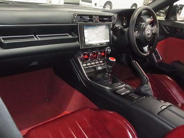 ご家族、また、ご友人とともに、皆さんでぜひ展示場へお越しください。お楽しみいただける自信があります。ご来店、心よりお待ち申し上げます。