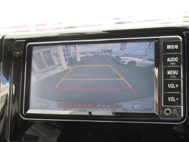 バックカメラ付きになりますので車庫入れ時にモニターを見ることでスムーズに駐車が出来ます