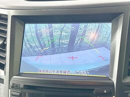 【バックカメラ】駐車時に後方がリアルタイム映像で確認できます。大型商業施設や立体駐車場での駐車時や、夜間のバック時に大活躍！運転スキルに関わらず、今や必須となった装備のひとつです！