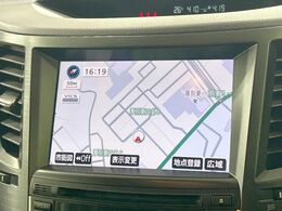 【メーカー純正ナビ】インテリアに溶け込むスタイリッシュな「専用設計」メーカーナビを装備♪視認性や操作性など基本性能にも優れ、より上質なカーライフをお楽しみいただけます。
